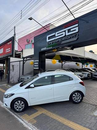 CHEVROLET ONIX 1.4 MPFI ADVANTAGE 8V FLEX 4P AUTOMÁTICO